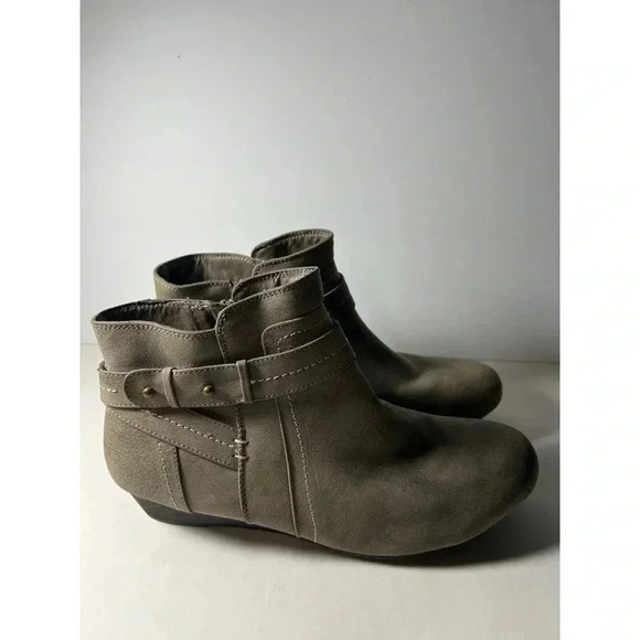 Yuu Taupe Ankle Boots - Picture 4 of 7